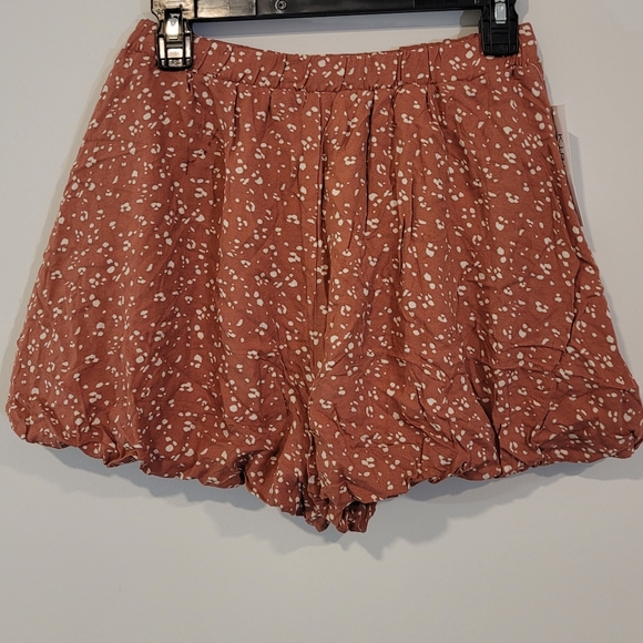 Kirious Los Angeles Floral Short Meduim NWT - Picture 1 of 4